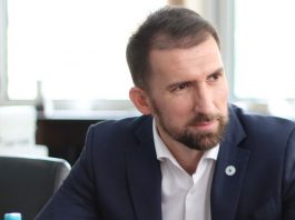 Ministar Adnan Delic