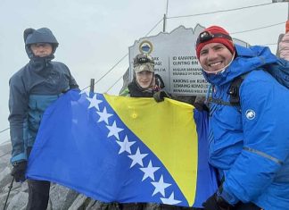 Zastava BiH Na Vrhu Kinabalua 