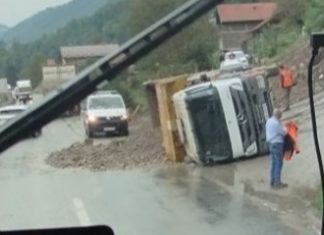 Prevrnulo Se Teretno Vozilo Kod Vranduka