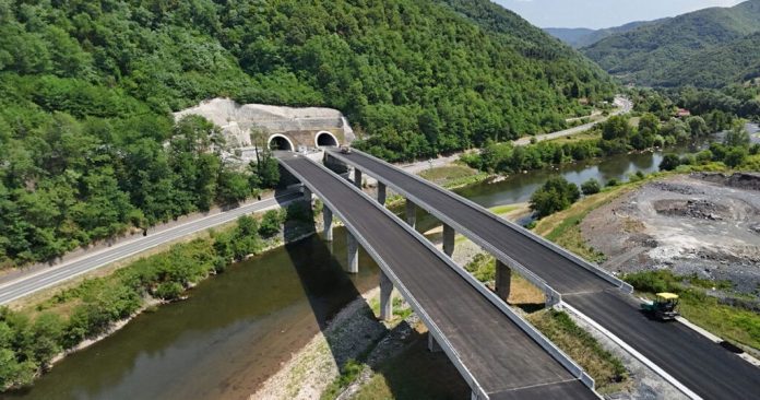 Dionica Poprikuse Nemila Foto Au