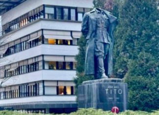 Covjek Koji Je Odrezao Glavu Tit