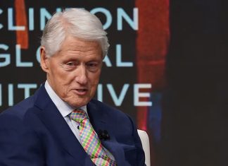 Clinton: „Ovo je trenutak kada se odlučuje hoće li Amerika sačuvati svoje slobode“ Bill Clinton