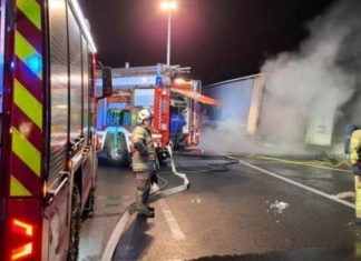 Vozacu Iz Bih Izgorjela Prikolic